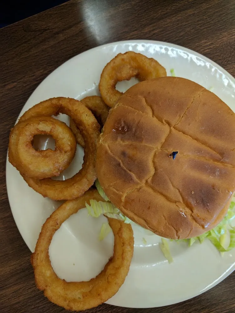 Cheeseburger with Onion Rings